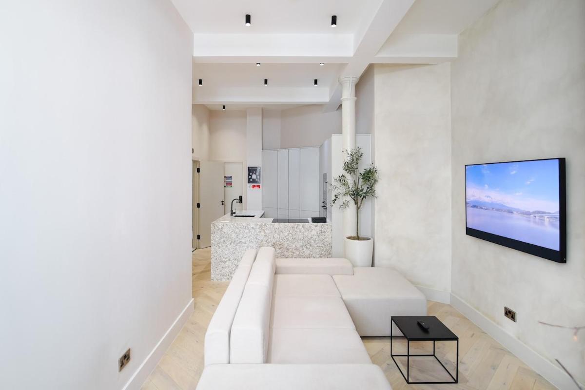 Japandi By The Heim Residences Manchester Bagian luar foto